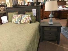 Amish Bedford Transitional Queen Bed